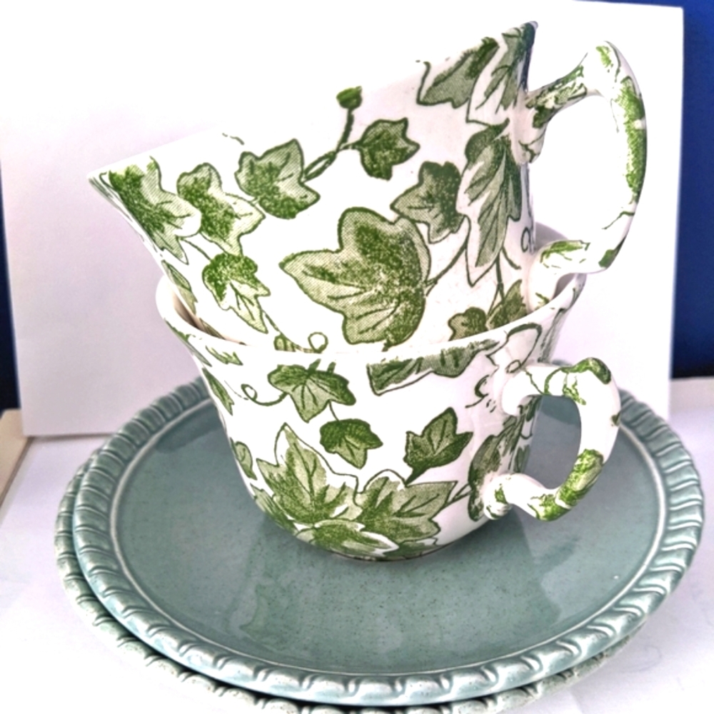 Burgess & Leigh IVY 2 pc. Matching Set Green, Cream Tea Cups. Royal Stafford. - Picture 5 of 11